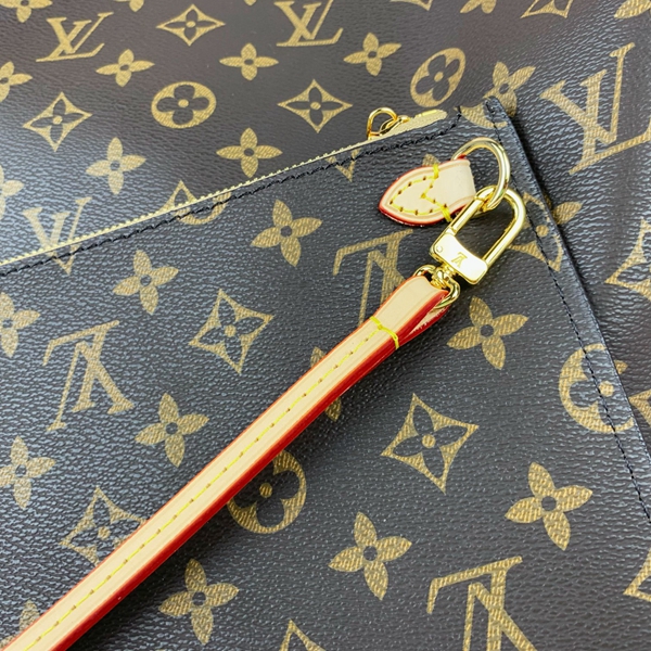 ルイヴィトンバッグ背面デザイン